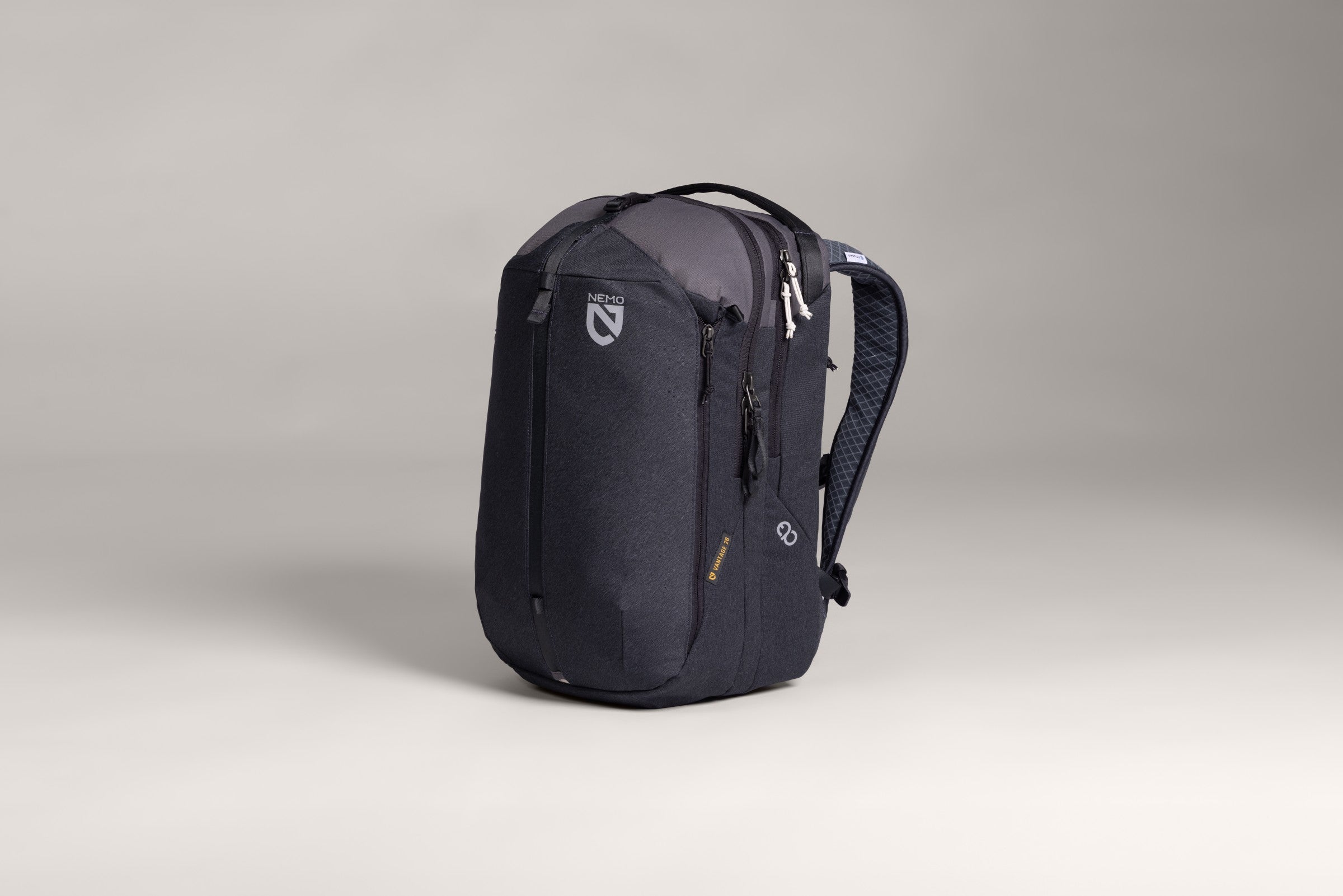 Vantage™ 26L Endless Promise® Everyday Adventure Daypack